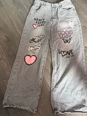 Gray Patchwork Graphic Women's Jeans with Pink Heart Accents